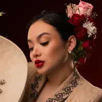 Escucha a undefined, mira videos musicales, lee su biografía, consulta las fechas de las gira y más.