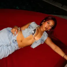 Listen to Lara Andallo, watch music videos, read bio, see tour dates & more!