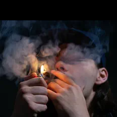 聆聽 ShiftyJacob、觀看音樂影片、閱讀小傳、查看巡演日期等！