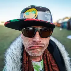 Poslechněte si interpreta Healing Drum, sledujte hudební videa, přečtěte si životopis, podívejte se na data turné a další informace.