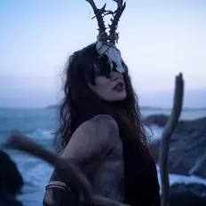 聆聽 Vígundr、觀看音樂影片、閱讀小傳、查看巡演日期等！