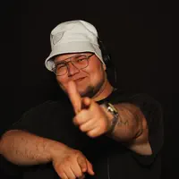 收听 undefined、观看音乐视频、阅读小传、查看巡演日期等 ！