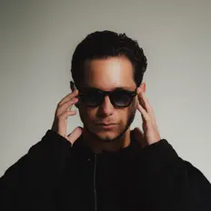 Escucha a Joshua Robbie, mira videos musicales, lee su biografía, consulta las fechas de las gira y más.