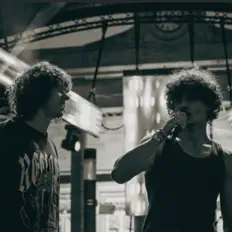 YALLACE을(를) 듣고, 뮤직 비디오를 보고, 약력을 읽고, 투어 일정 등을 확인하세요!