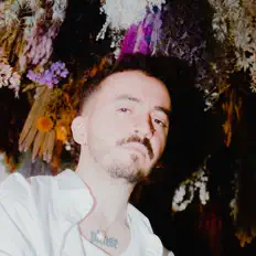 PIO सुनें, म्यूज़िक वीडियो देखें, बायो पढ़ें, दौरे की तारीखें और बहुत कुछ देखें!