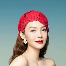 Listen to Minh Hằng, watch music videos, read bio, see tour dates & more!
