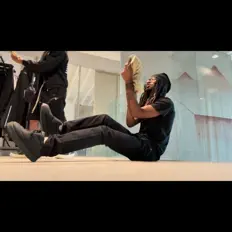 聆聽 J Glizzi、觀看音樂影片、閱讀小傳、查看巡演日期等！