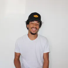 GREG AVEを聴いたり、ミュージックビデオを鑑賞したり、経歴やツアー日程などを確認したりしましょう！