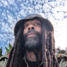 Dengarkan King Salim, tonton video musik, baca bio, lihat tanggal tur & lainnya!