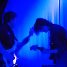 收听 Hotel Decor、观看音乐视频、阅读小传、查看巡演日期等 ！