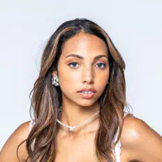 Allie McIntoshを聴いたり、ミュージックビデオを鑑賞したり、経歴やツアー日程などを確認したりしましょう！