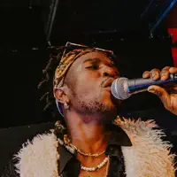 undefinedを聴いたり、ミュージックビデオを鑑賞したり、経歴やツアー日程などを確認したりしましょう！