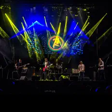 Listen to Los Resquicios, watch music videos, read bio, see tour dates & more!