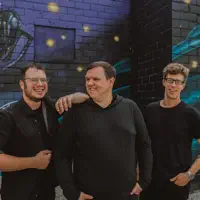 Poslechněte si interpreta undefined, sledujte hudební videa, přečtěte si životopis, podívejte se na data turné a další informace.