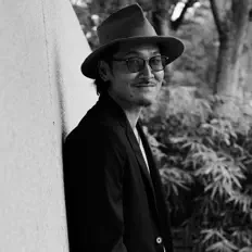 Ouça dk., assista a videoclipes, leia a biografia, veja as datas das turnês e mais!