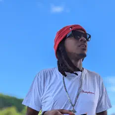 ROYALLを聴いたり、ミュージックビデオを鑑賞したり、経歴やツアー日程などを確認したりしましょう！