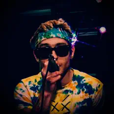 Luister naar YllowMolly, bekijk muziekvideo's, lees de bio, bekijk de tourdata, en meer!