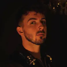 Écoutez Alex Slay, regardez des vidéoclips, lisez la biographie, consultez les dates de tournée et plus encore !