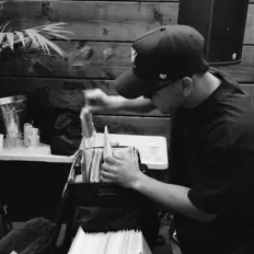 Ouça 97 Till, assista a videoclipes, leia a biografia, veja as datas das turnês e mais!