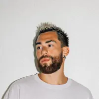 Escucha a undefined, mira videos musicales, lee su biografía, consulta las fechas de las gira y más.