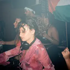 Hör dir habiboo an, schau dir Musikvideos an, lies die Biografie, finde Tourdaten und mehr!