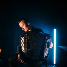 收听 Harri Kuusijärvi、观看音乐视频、阅读小传、查看巡演日期等 ！