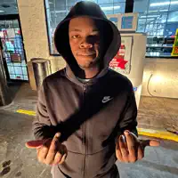 收听 undefined、观看音乐视频、阅读小传、查看巡演日期等 ！