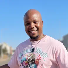 George Beatsを聴いたり、ミュージックビデオを鑑賞したり、経歴やツアー日程などを確認したりしましょう！