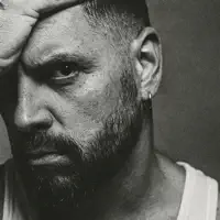 Ouça undefined, assista a videoclipes, leia a biografia, veja as datas das turnês e mais!