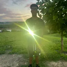 Dengarkan Renxgxde, tonton video musik, baca bio, lihat tanggal tur & lainnya!