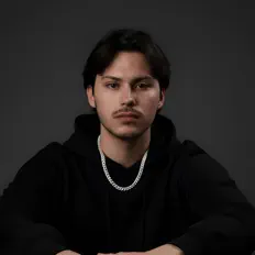 聆聽 Enrique Luna、觀看音樂影片、閱讀小傳、查看巡演日期等！