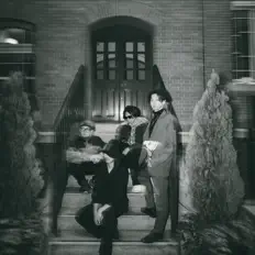 Écoutez Violet Love Letter, regardez des vidéoclips, lisez la biographie, consultez les dates de tournée et plus encore !