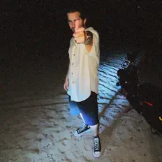 Imanbeatzを聴いたり、ミュージックビデオを鑑賞したり、経歴やツアー日程などを確認したりしましょう！