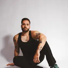 Benderを聴いたり、ミュージックビデオを鑑賞したり、経歴やツアー日程などを確認したりしましょう！