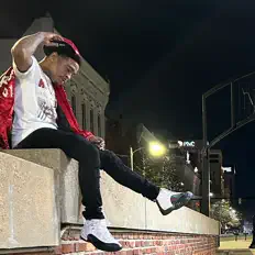 聆聽 Hefna、觀看音樂影片、閱讀小傳、查看巡演日期等！