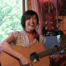 Dengarkan Paula Toledo, tonton video musik, baca bio, lihat tanggal tur & lainnya!