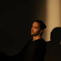 undefined: песни, клипы, биография, даты выступлений и многое другое.