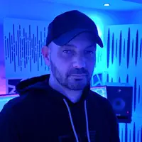 Ascolta undefined, guarda video musicali, leggi la biografia, vedi le date del tour & altro!