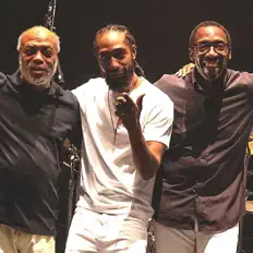 收听 Black Slate、观看音乐视频、阅读小传、查看巡演日期等 ！