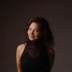 Escucha a Мэри, mira vídeos musicales, lee la biografía, consulta fechas de giras y mucho más.