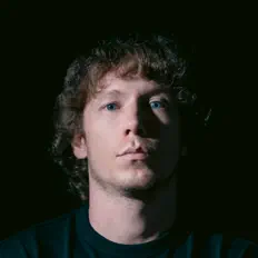 Andrew Savichを聴いたり、ミュージックビデオを鑑賞したり、経歴やツアー日程などを確認したりしましょう！