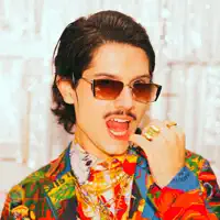 undefinedを聴いたり、ミュージックビデオを鑑賞したり、経歴やツアー日程などを確認したりしましょう！