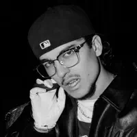 undefined을(를) 듣고, 뮤직 비디오를 보고, 약력을 읽고, 투어 일정 등을 확인하세요!