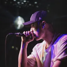 Luister naar Stem, bekijk muziekvideo's, lees de bio, bekijk de tourdata, en meer!