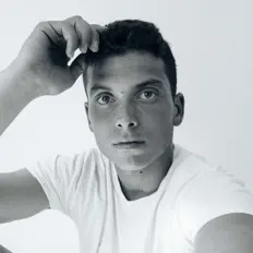 Roie Hartogを聴いたり、ミュージックビデオを鑑賞したり、経歴やツアー日程などを確認したりしましょう！