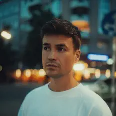聆聽 Louis Held、觀看音樂影片、閱讀小傳、查看巡演日期等！
