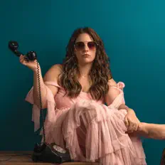 Ouve Sara Grace, vê vídeos de música, lê a biografia, vê as datas da digressão e muito mais!