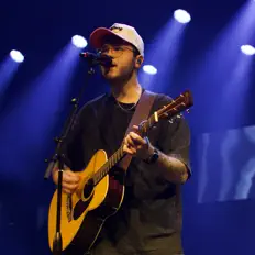 聆聽 jake!、觀看音樂影片、閱讀小傳、查看巡演日期等！