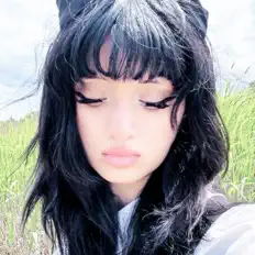 Ainay Jolieを聴いたり、ミュージックビデオを鑑賞したり、経歴やツアー日程などを確認したりしましょう！