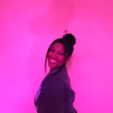 Ouça Ria Cienne, assista a videoclipes, leia a biografia, veja as datas das turnês e mais!